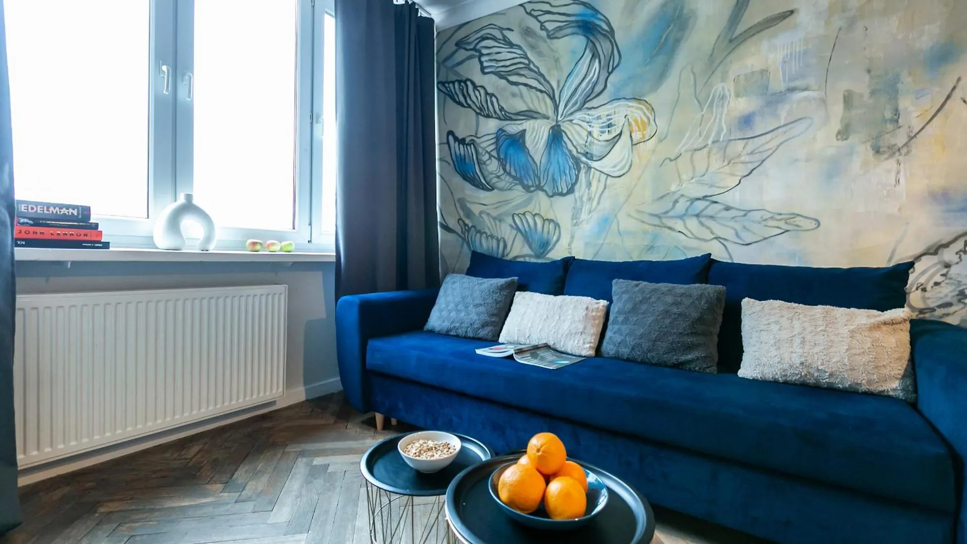 Nowogrodzka 78: Central Apartment with Smart TV near Lindleya Hospital Warsaw